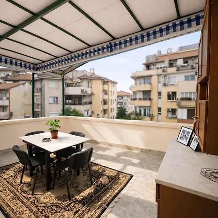 Apartment Boulevard Terrace Near Blloku,