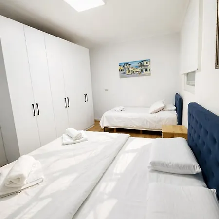 Boulevard Terrace Near Blloku, Apartment Tirana