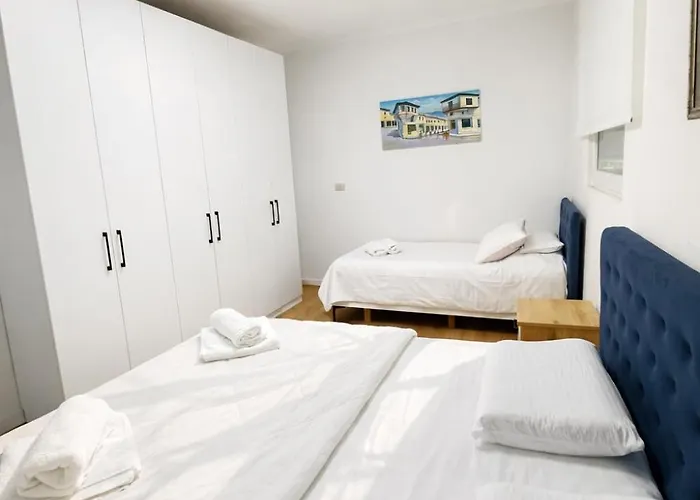 Boulevard Terrace Near Blloku, アパート ティラナ