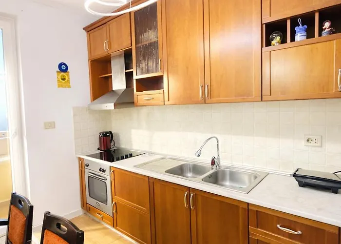 Boulevard Terrace Near Blloku, アパート ティラナ