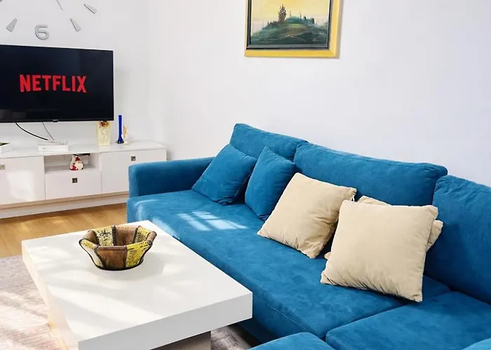 Boulevard Terrace Near Blloku, アパート ティラナ