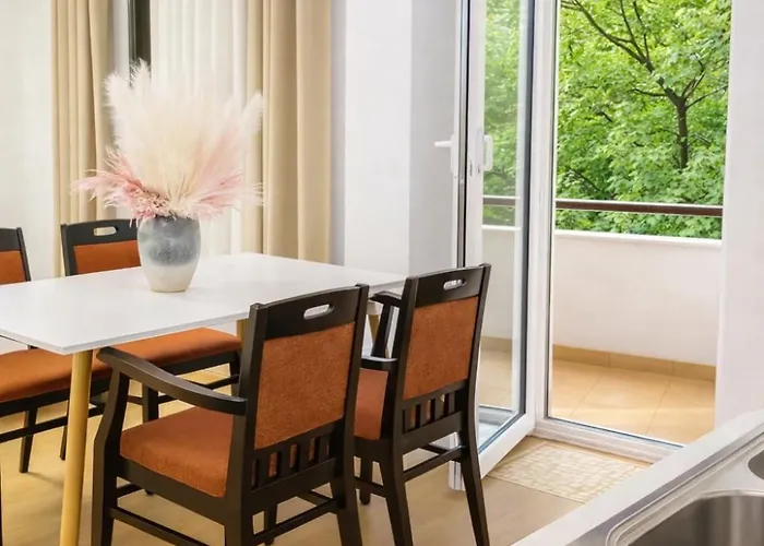 Boulevard Terrace Near Blloku, アパート